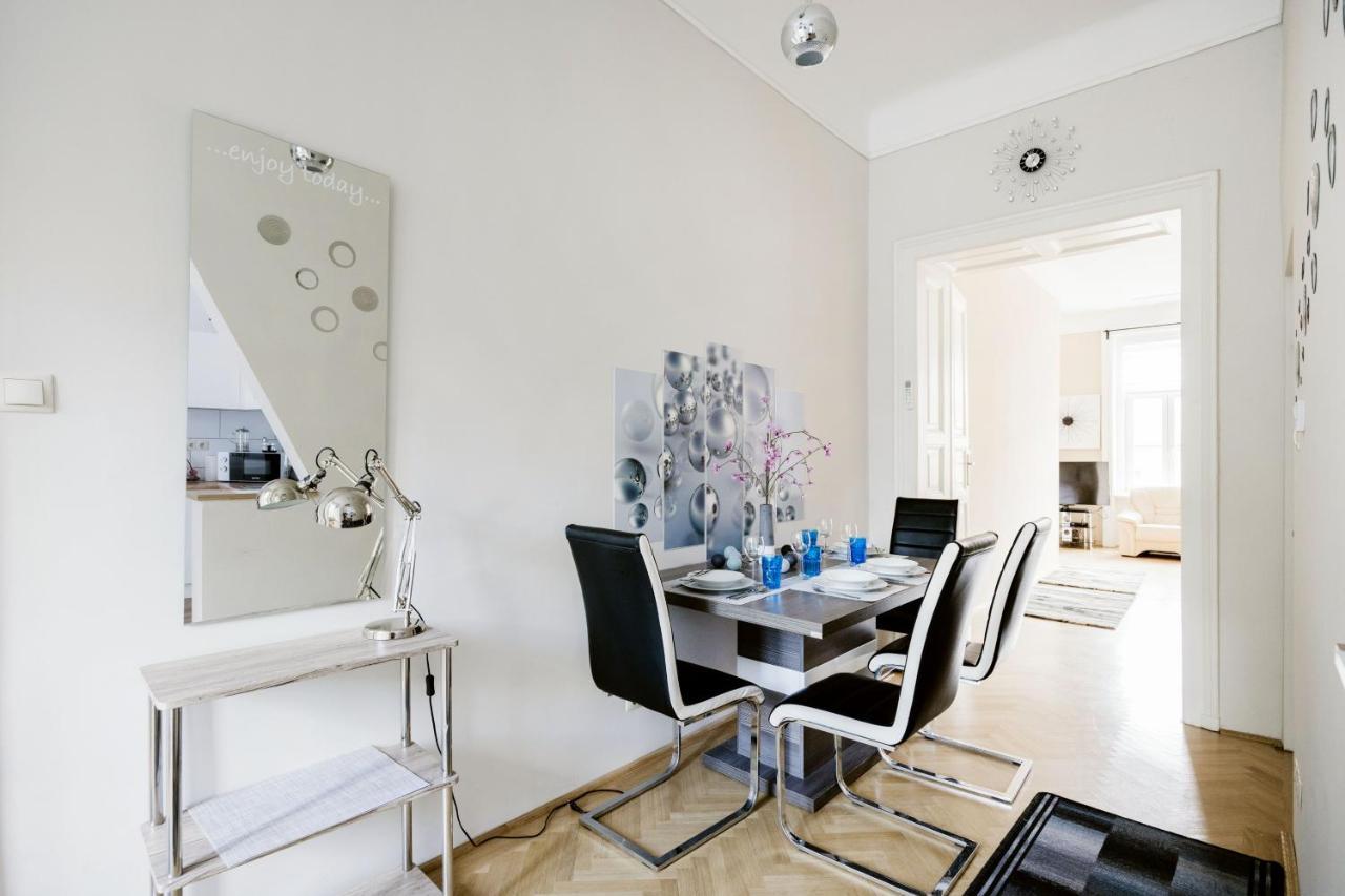 Bubbles Apartment Budapest Bagian luar foto