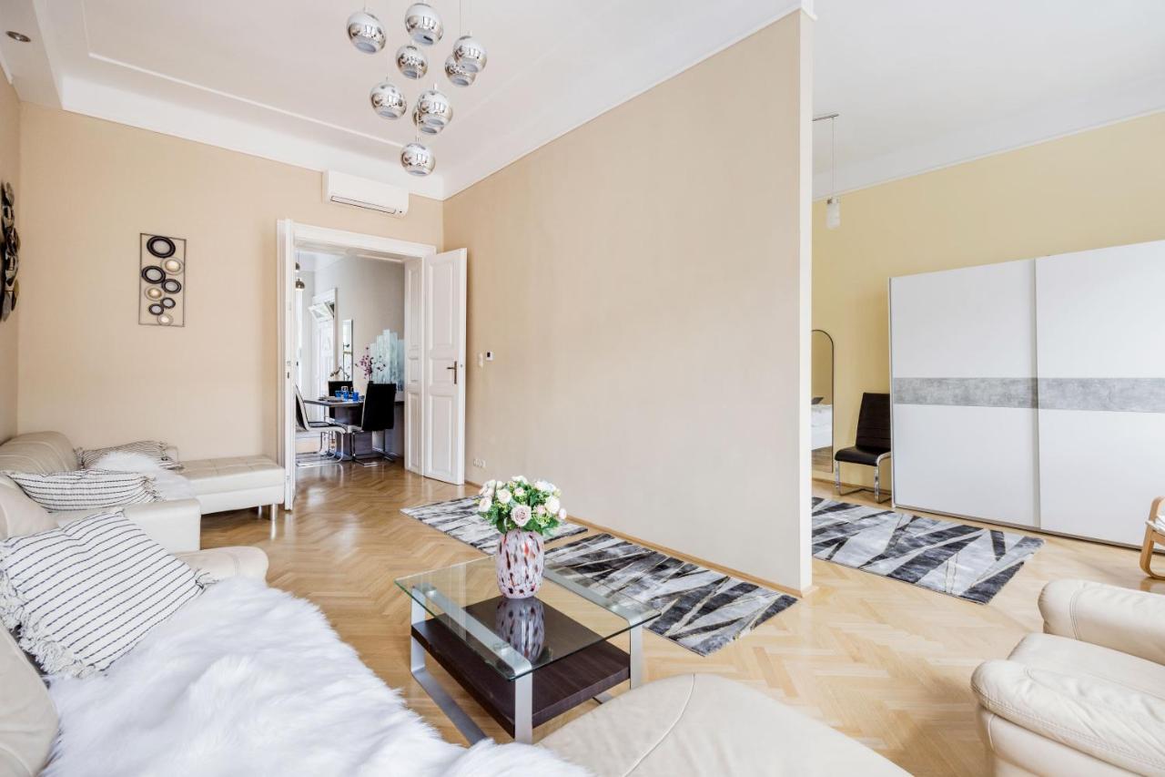 Bubbles Apartment Budapest Bagian luar foto